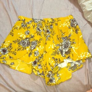 Flounce shorts with liner